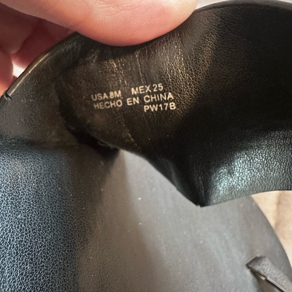 Michael Michael Kors Women's Sonya Leather Toe Ring Flat Sandal - Picture 6 of 6